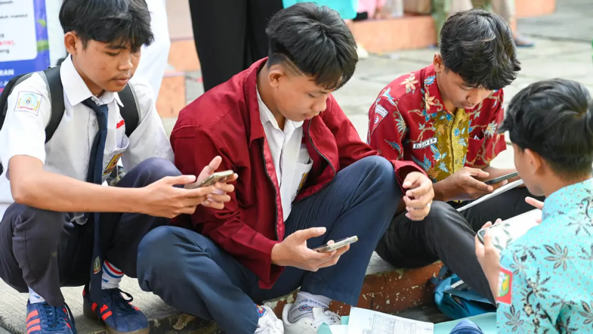 SELEKSI SISWA BARU: Pelajar lulusan SMP mengambil PIN SPMB SMA/SMK tahun 2025 lalu. (Dok. Radar Banyuwangi)