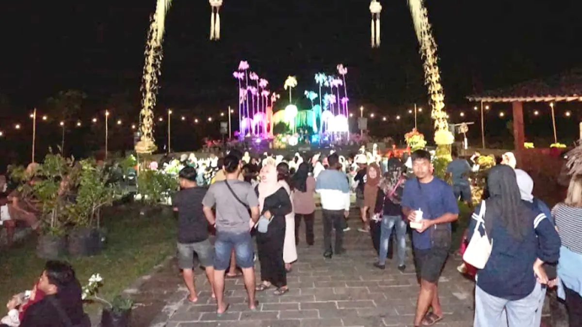 “Senja di AWT” Banyuwangi hadirkan wisata sore lengkap: panorama Gunung Ijen, kuliner khas, seni budaya, dan UMKM lokal dalam satu destinasi. (foto: banyuwangikab.go.id)
