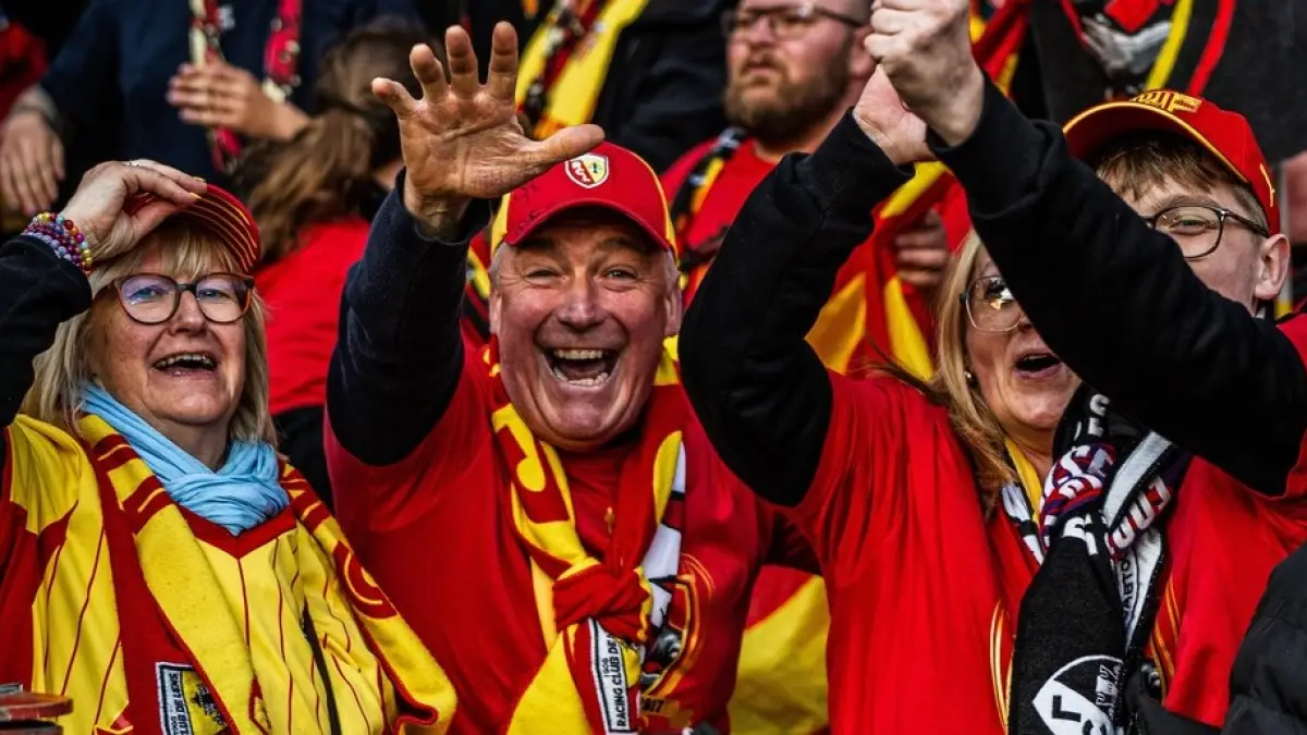 DUKUNGAN PENUH: RC Lens menjadi penantang serius dalam perburuan gelar Ligue 1 (RC Lens)