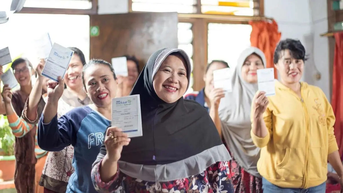 Hingga akhir Maret 2026, Holding UMi telah menjangkau lebih dari 33,7 juta nasabah pinjaman, dengan dukungan basis simpanan mikro yang telah mencapai lebih dari 166 juta rekening. (foto: BRI)