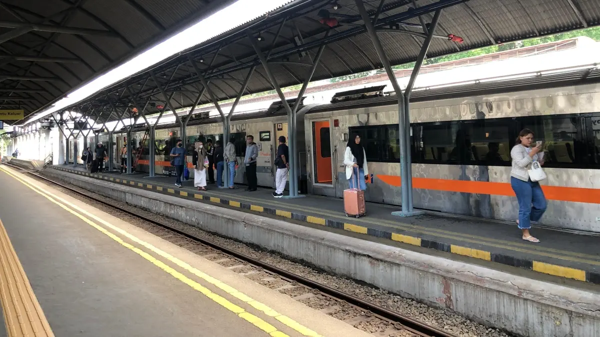 KAI Daop 8 Surabaya melayani 999.225 pelanggan kereta api selama April 2026. (KAI)