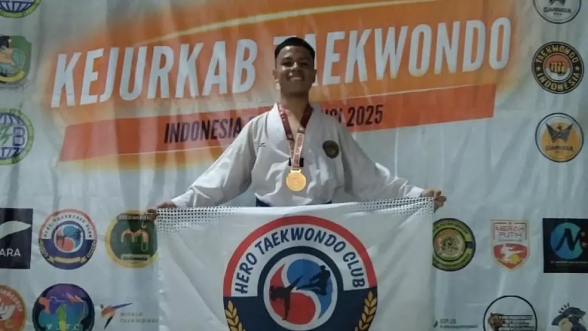 Siswa SMPN 1 Glagah Banyuwangi, Tirta Ardian Tlonaen, sukses meraih juara Kejurkab Taekwondo Indonesia Banyuwangi 2025.
