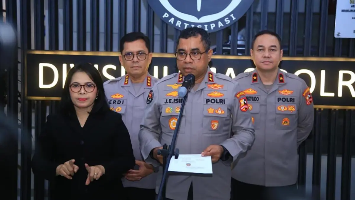 Polri mutasi 108 Pati dan Pamen. Sembilan Kapolda berganti, termasuk Jabar dan NTB. Berikut daftar lengkap promosi dan rotasi terbaru. (tribratanews.polri.go.id)