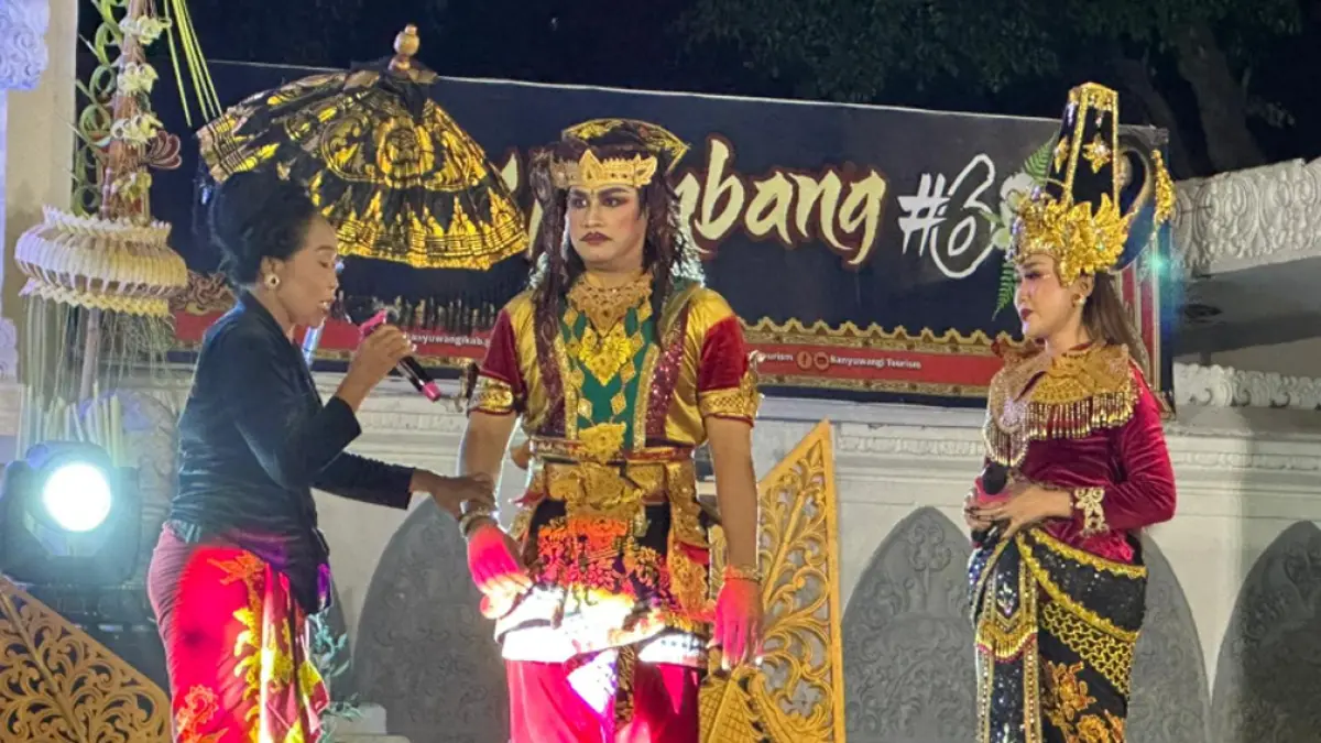 Festival Sulur Kembang VI di Banyuwangi diikuti 320 peserta dari TK hingga SMA sebagai upaya pelestarian seni tari tradisional. (banyuwangitourism.com)