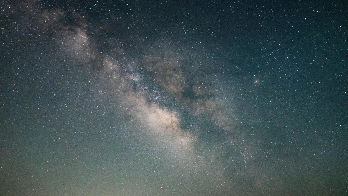 Galaksi Bima Sakti terus diteliti astronom karena menyimpan miliaran bintang dan lubang hitam supermasif. (Pexels/guo fengrui)
