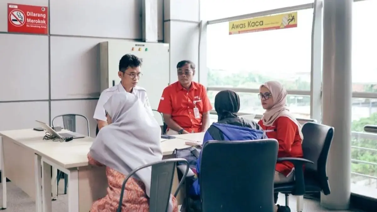 KAI masih membatasi kecepatan Commuter Line lintas Cikarang pascakejadian di Bekasi Timur. (Antara)