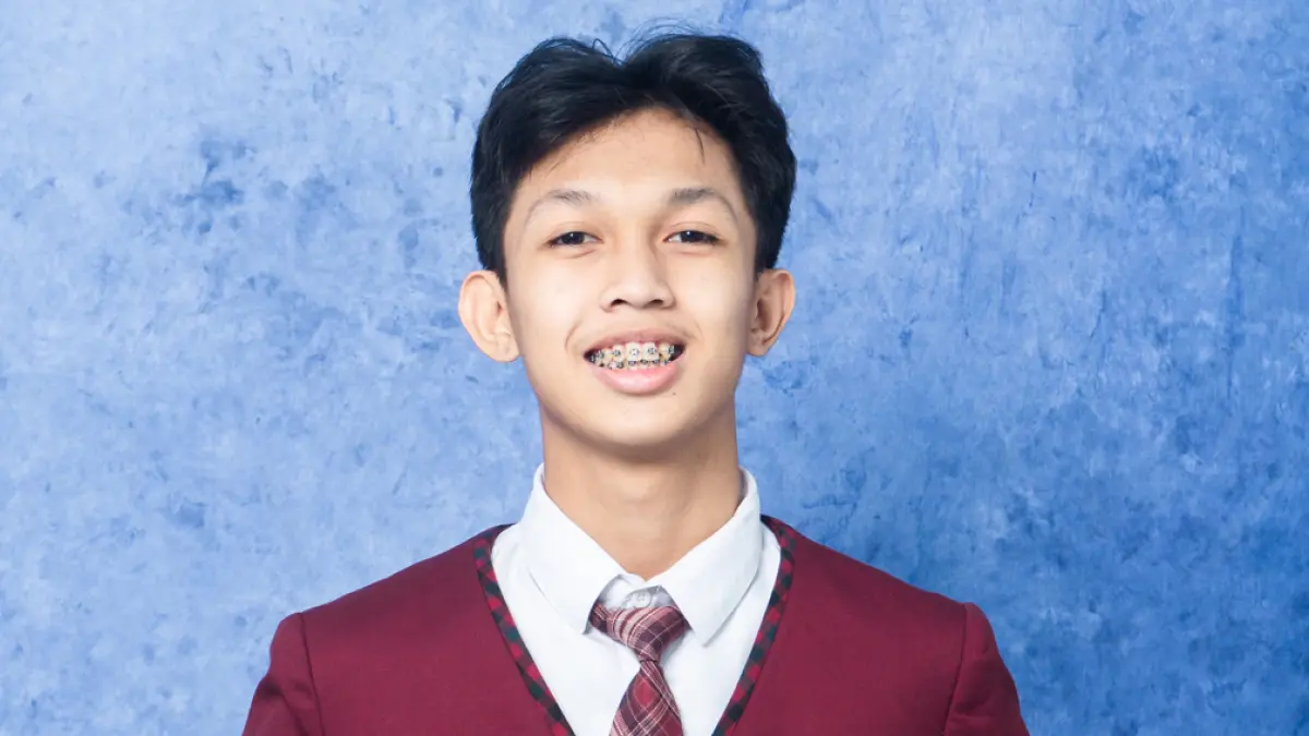 Maharasta Restu Priangga, siswa SMAN 1 Glagah Banyuwangi, diterima di ITB jalur SNBP berkat prestasi desain digital.
