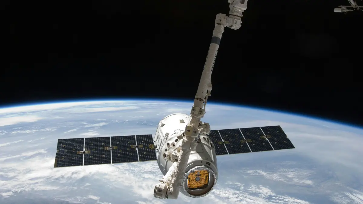 NASA dan SpaceX menyiapkan misi pengiriman logistik dan eksperimen ke ISS. (Pexels/SpaceX)