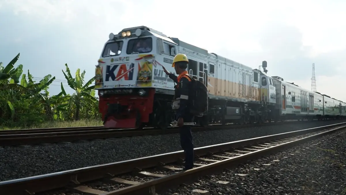 Sebanyak 118 Petugas Pemeriksa Jalur KAI Daop 4 Semarang setiap hari menyusuri rel sepanjang 677 kilometer. (KAI)