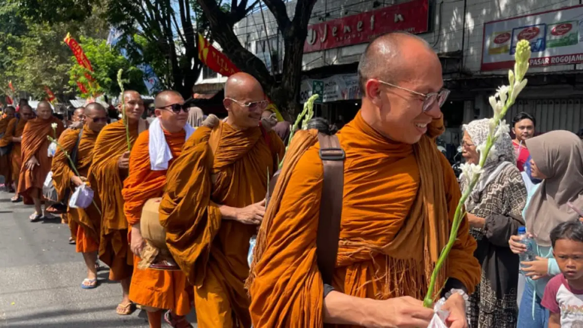 Banyuwangi cetak sejarah jadi rute internasional Walk for Peace 2026 yang diikuti 50 bhiku mancanegara menuju Borobudur. (banyuwangitourism.com)