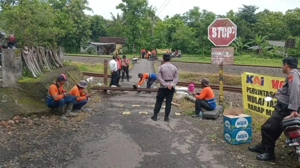 Pemerintah mempercepat penertiban perlintasan sebidang usai insiden Bekasi Timur. (Antara)