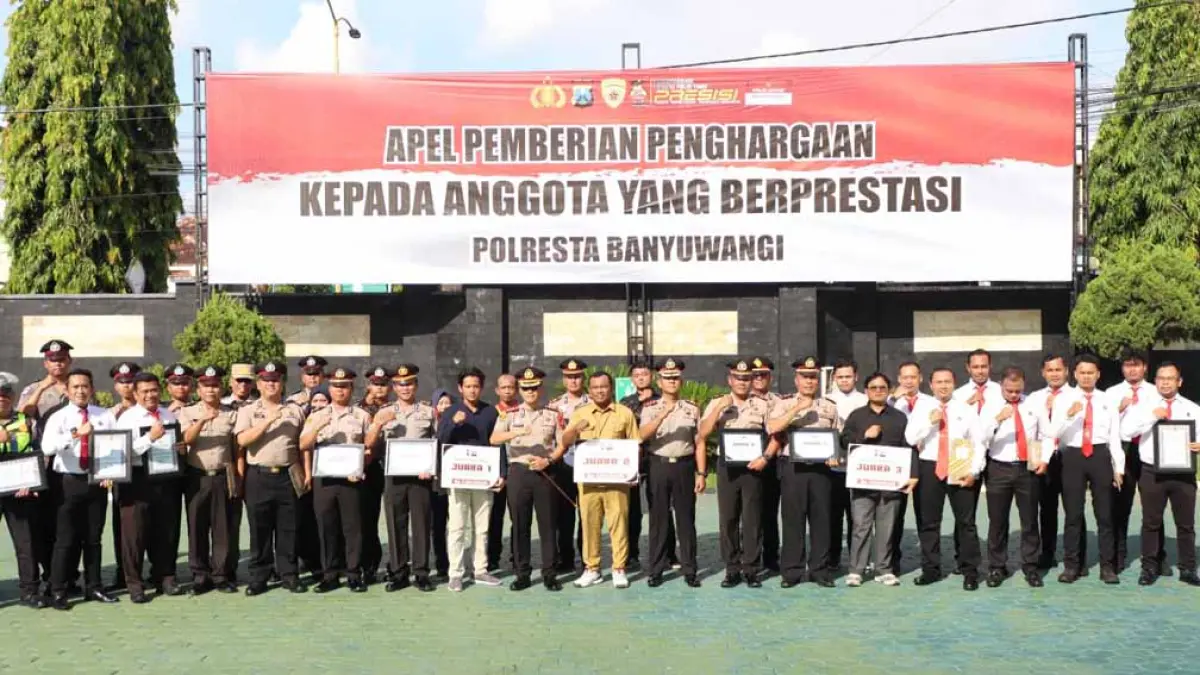 Polresta Banyuwangi gelar program Polisi Baik tiap tiga bulan sekali. Penghargaan diberikan bagi anggota berprestasi dan warga peduli kamtibmas. (Humas Polresta Banyuwangi)