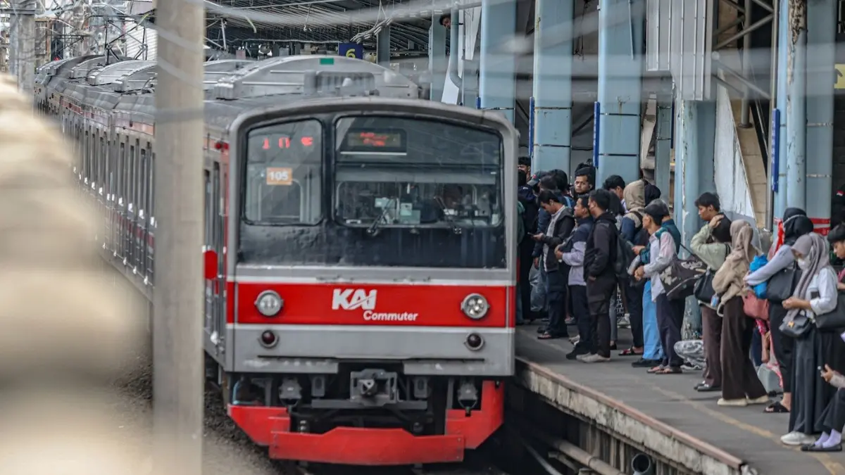 PT KAI terus memulihkan operasional Commuter Line lintas Cikarang. (JawaPos.com)