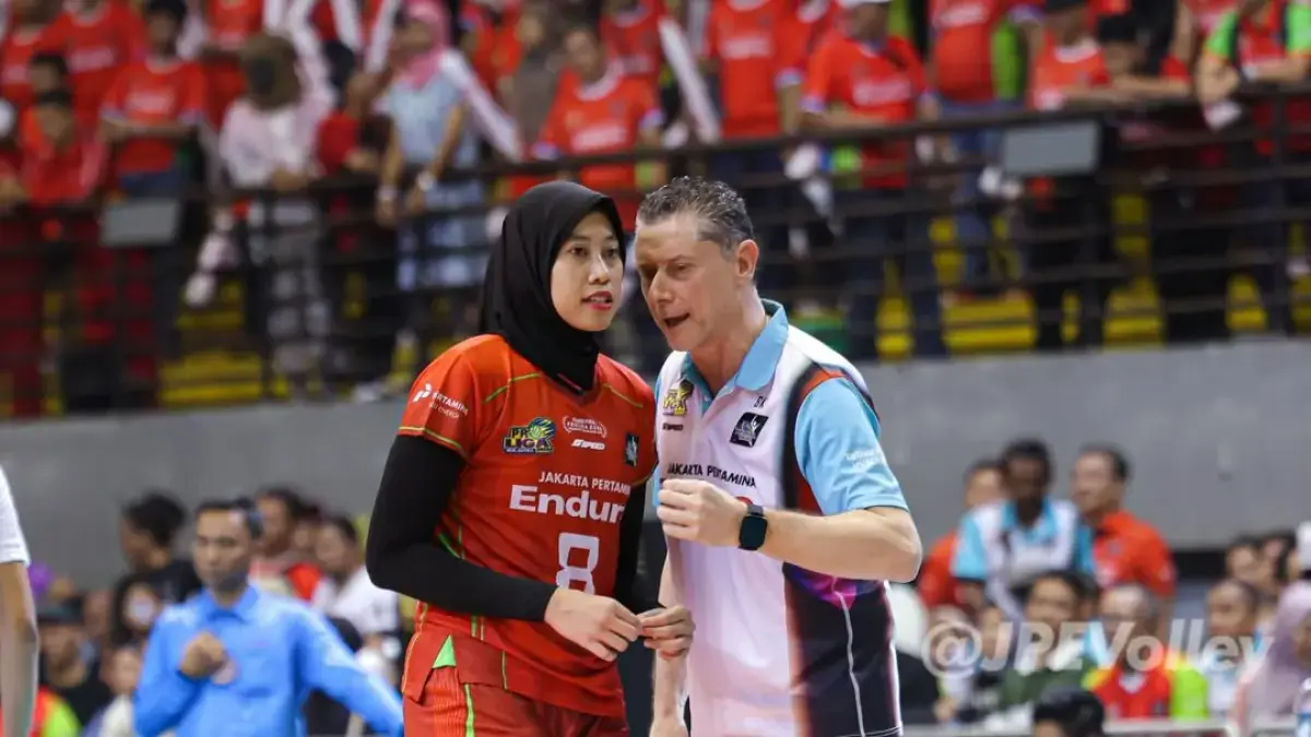 AKRAB: Megawati Hangestri Pertiwi Bersama pelatihnya di Proliga 2026 lalu. Saat ini, dia akan membela Hyundai Hillstate. (Instagram @jpevolley)