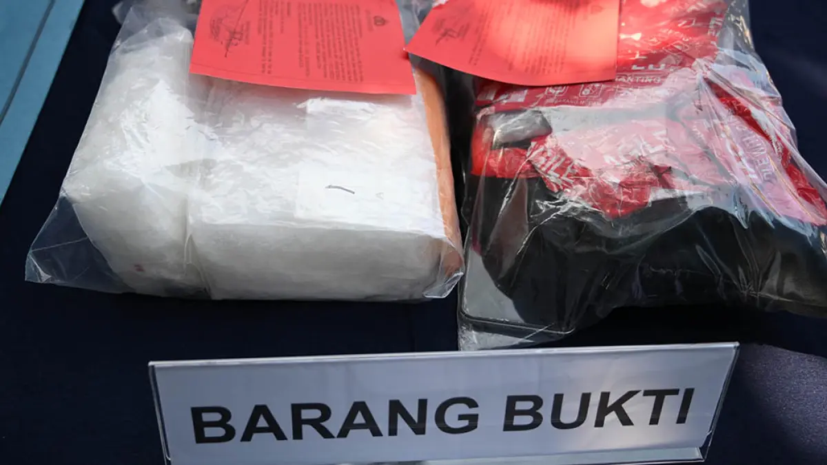 Barang bukti 2 Kg Sabu yang diamankan dari tangan kurir di Pelabuhan Ketapang. Diduga untuk Lapas di Bali. (Ramada Kusuma/Radar Banyuwangi)