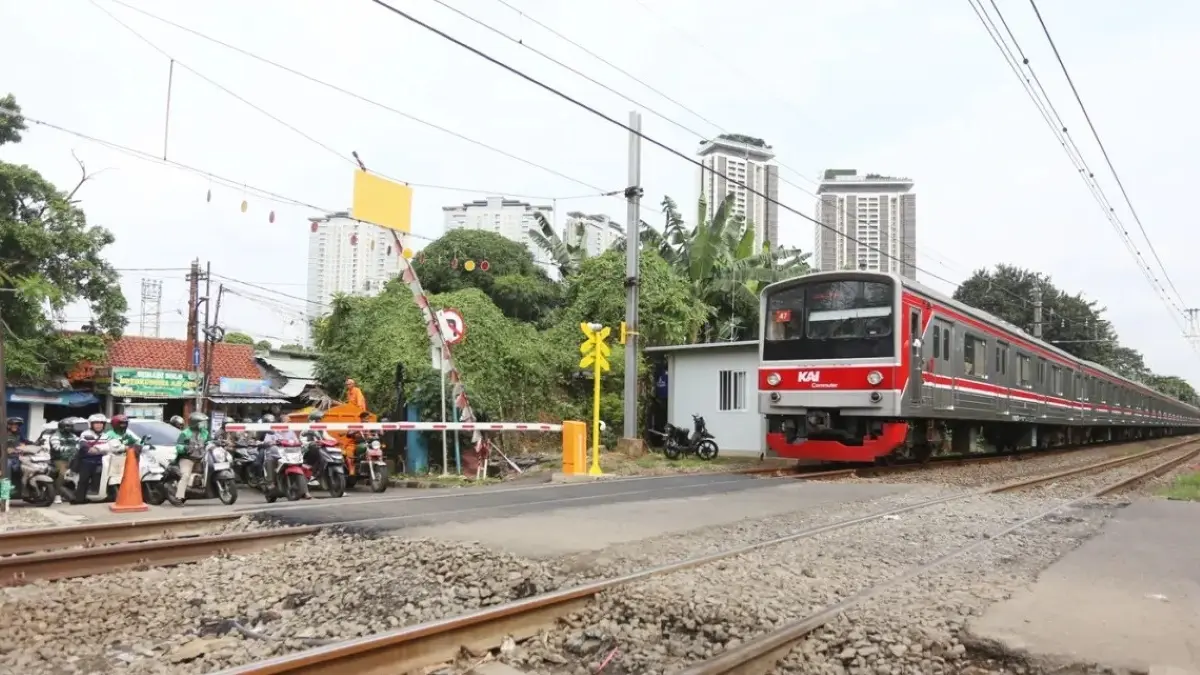 Komisi V DPR mendorong percepatan proyek Double-Double Track Jakarta–Cikarang usai kecelakaan KA di Bekasi Timur. (JawaPos.com)