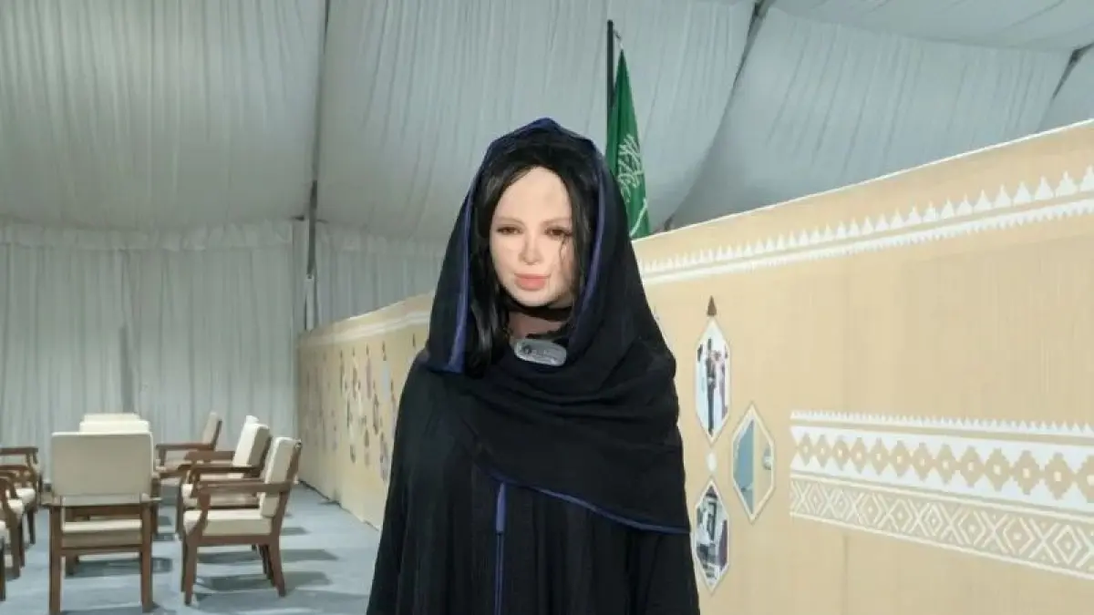 Arab Saudi siapkan robot haji canggih berbicara 69 bahasa untuk bantu jutaan jemaah Haji 2026 di pusat layanan Al-Kharj menuju Makkah. (Himpuh)