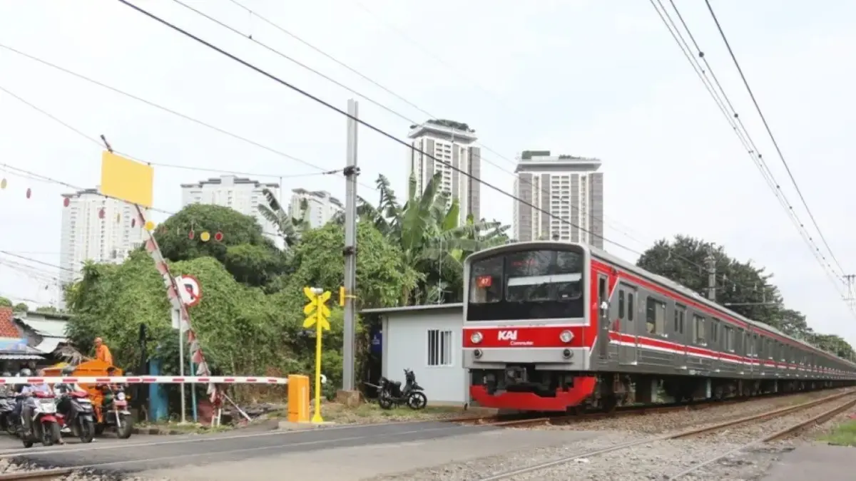 Dinas Perhubungan Kabupaten Serang mengoperasikan delapan pos dan palang pintu perlintasan kereta api permanen. (JawaPos.com)