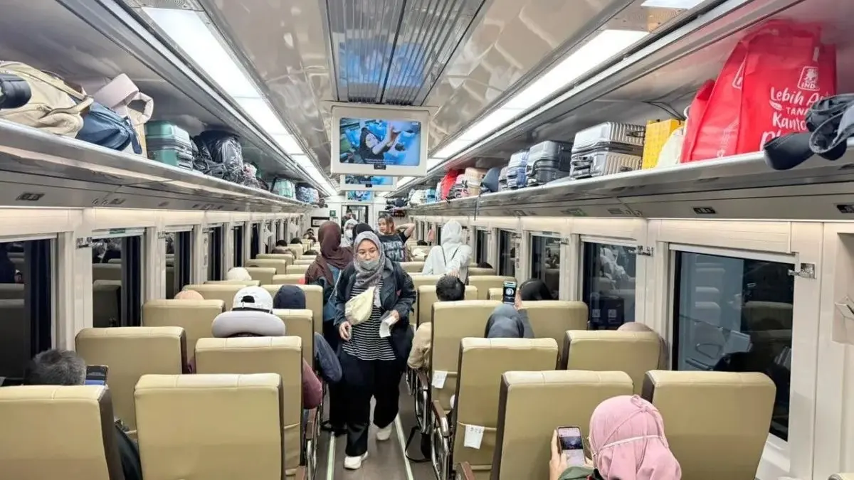 Penjualan tiket KAI selama long weekend Kenaikan Yesus Kristus. (Antara)