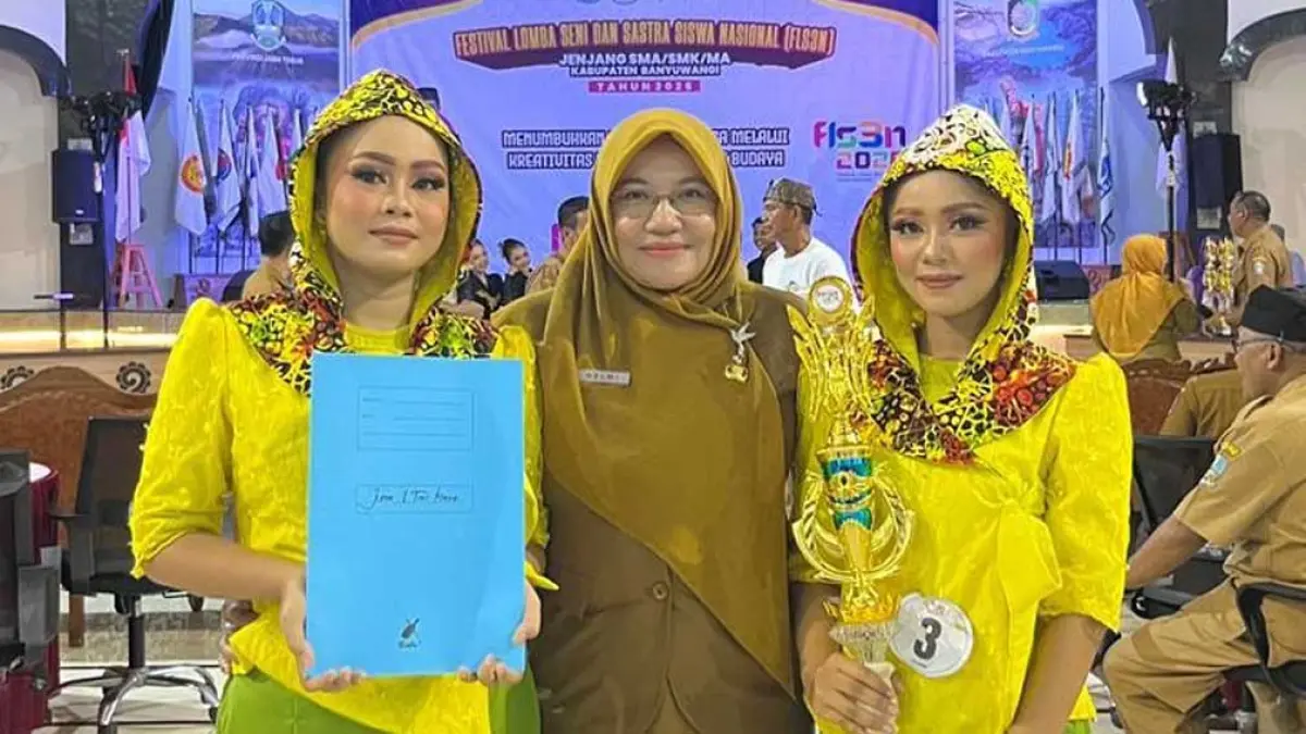 Saraswati Khoirunisa-Denisa Meta Nurviyati. (SMAN 1 CLURING)