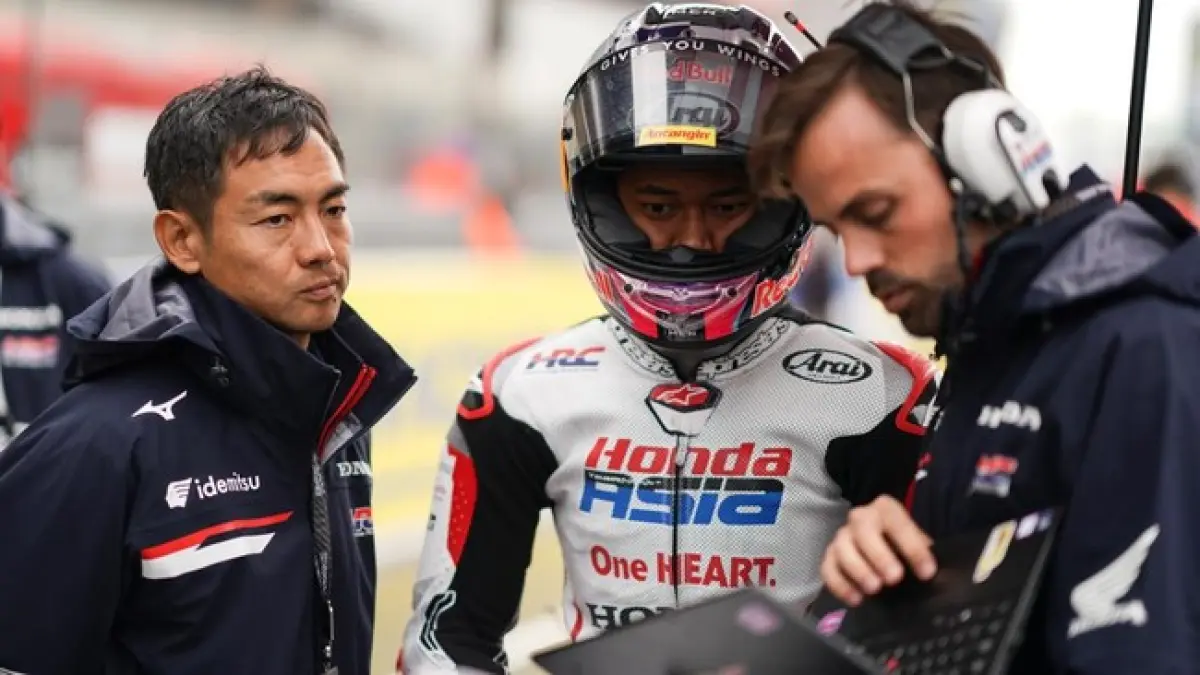 Veda Ega dan manajer Tim Honda Team Asia Hiroshi Aoyama. (Honda Team Asia)