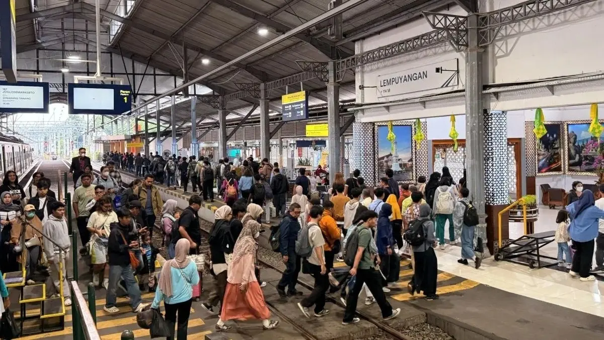 Arus long weekend Kenaikan Yesus Kristus mulai padat. (Antara)