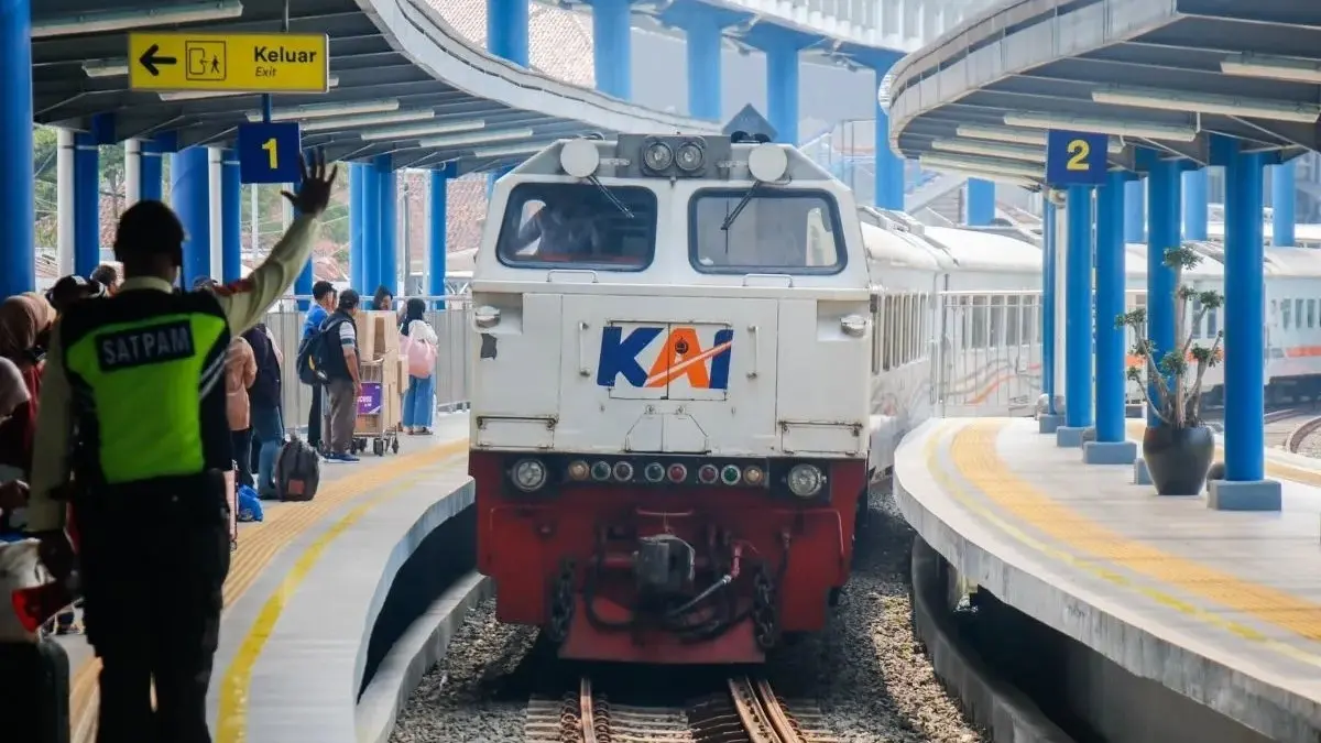 Kereta Api Pangrango semakin diminati saat long weekend. (Antara)