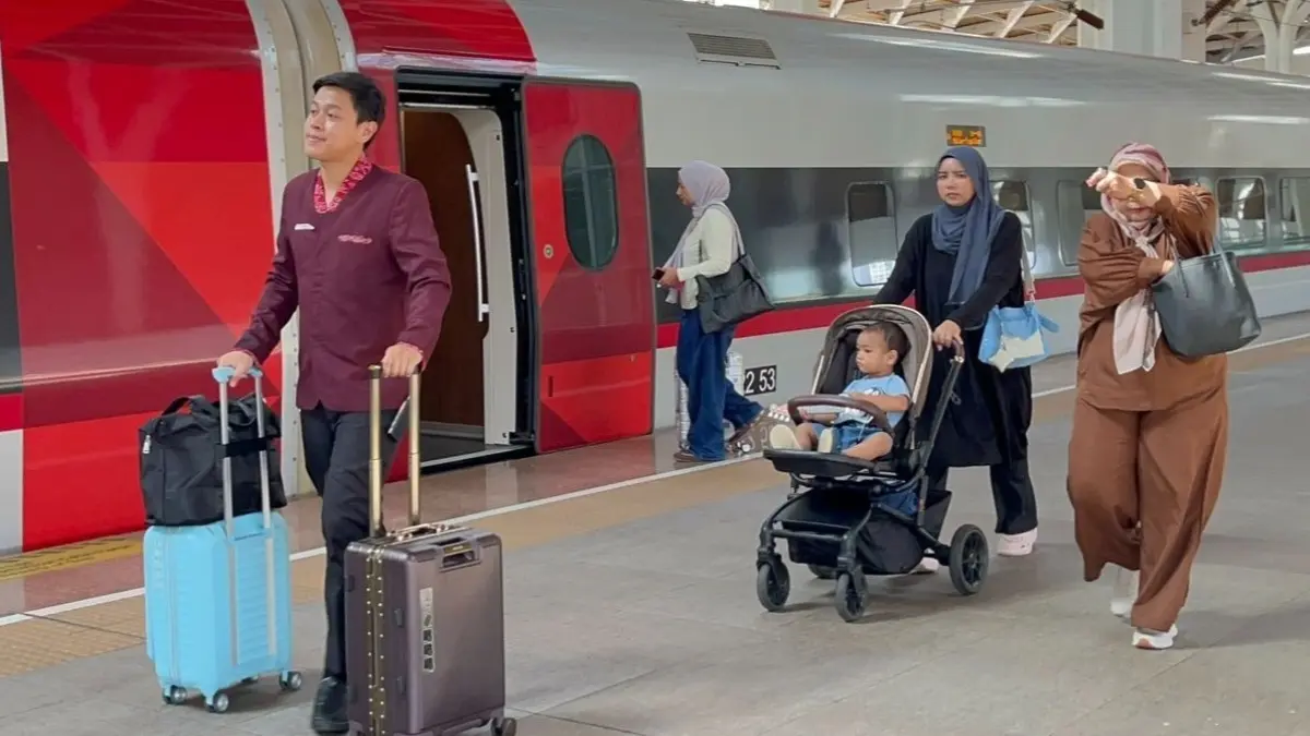 PT KCIC mencatat 53 ribu tiket kereta cepat Whoosh terjual selama libur panjang Kenaikan Yesus Kristus. (KCIC)