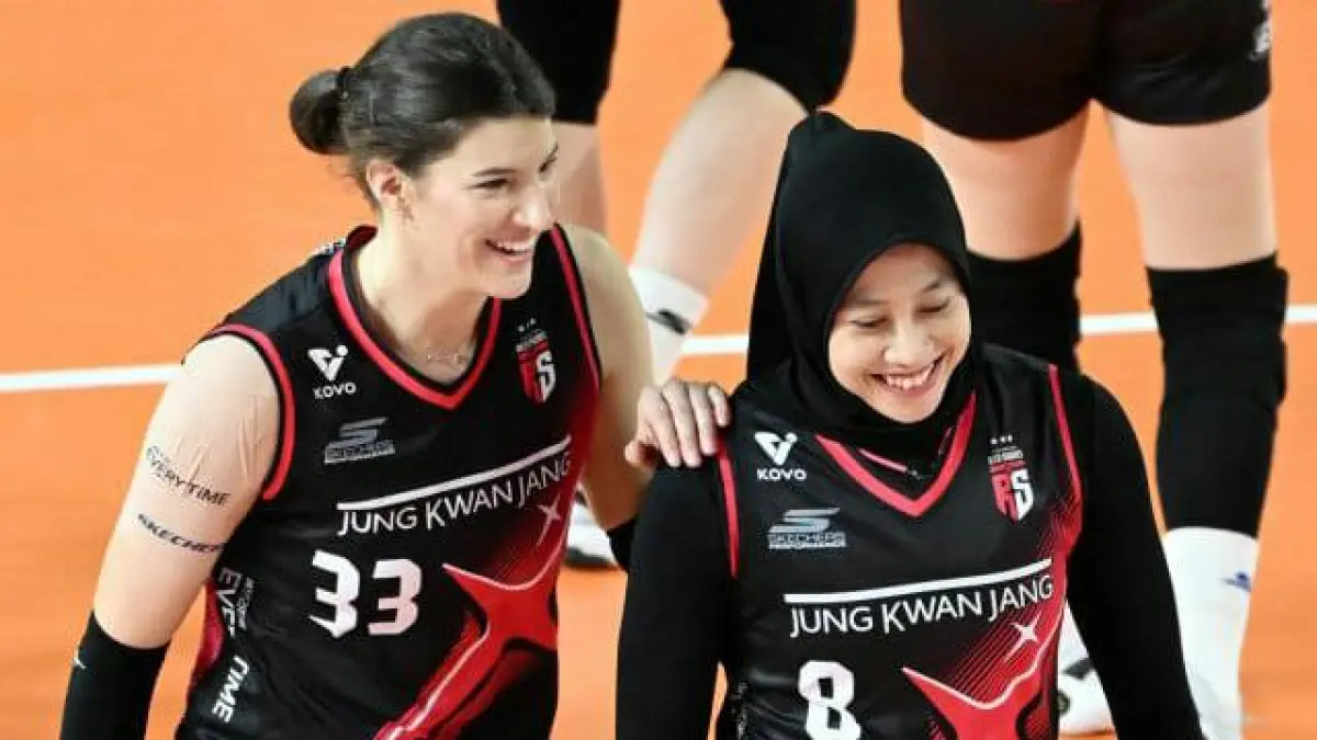 Vanja Bukilic (kiri) dan Megawati Hangestri Pertiwi (kanan) saat masih membela Jung Kwan Jang Red Sparks. (KOVO dan Twitter Indonesia volleyball @volleyballidn)