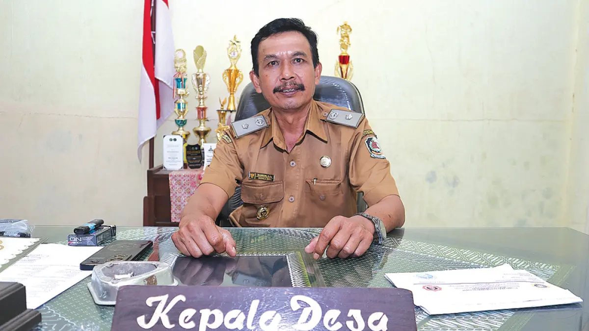 Maskur, Kepala Desa Jambewangi, Kecamatan Sempu, Banyuwangi. (Salis Ali/Radar Banyuwangi)
