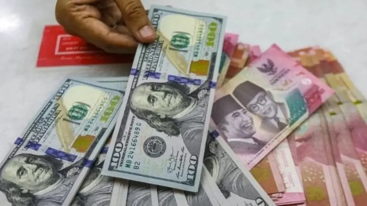 Rupiah disebut berpotensi menembus Rp18 ribu per dolar AS tanpa intervensi BI dan pemerintah. (JawaPos.com)