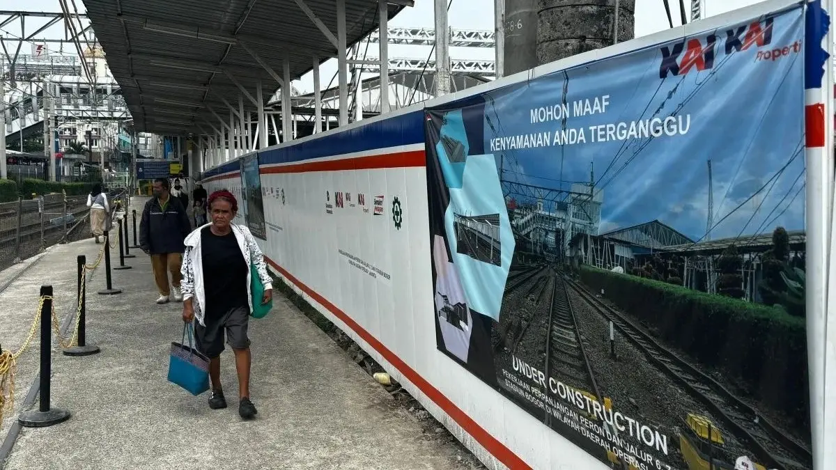 KAI dan KAI Commuter merevitalisasi peron jalur 6, 7, dan 8 Stasiun Bogor. (Antara)