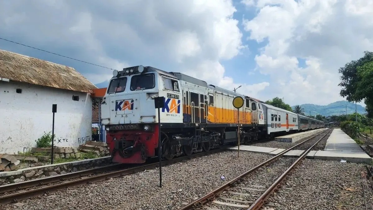 KAI Daop 2 Bandung memproses hukum sopir truk. (Antara)