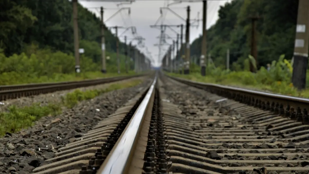 Pria tanpa identitas ditemukan tewas diduga tertabrak KRL relasi Bogor-Kota di jalur rel Lenteng Agung, Jagakarsa, Jakarta Selatan. (Pexels/Сергей ЮССтудия)