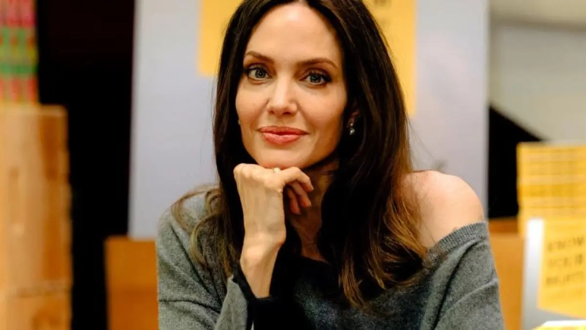 ARTIS HOLLYWOOD : Angelina Jolie membeli sekitar 60.000 hektare lahan di Kamboja.(Instagram:@angelinajolie)