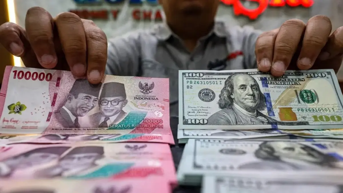 Pelemahan rupiah terhadap dolar AS dinilai menjadi peluang bagi pariwisata NTB. (JawaPos.com)
