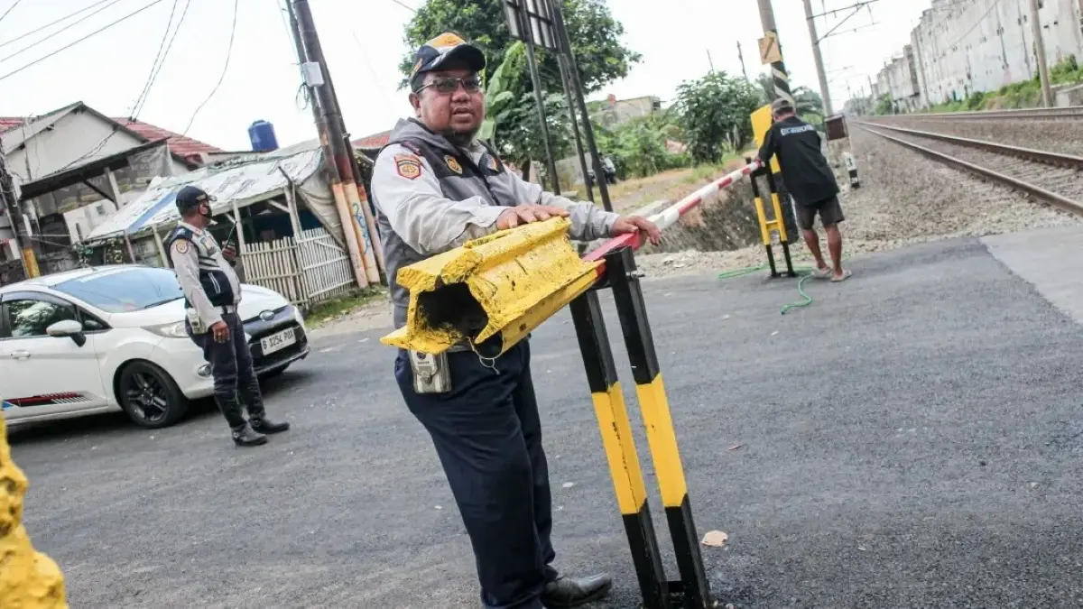 Pemprov Banten akan menutup permanen sembilan perlintasan kereta api sebidang ilegal pada 2026. (JawaPos.com)