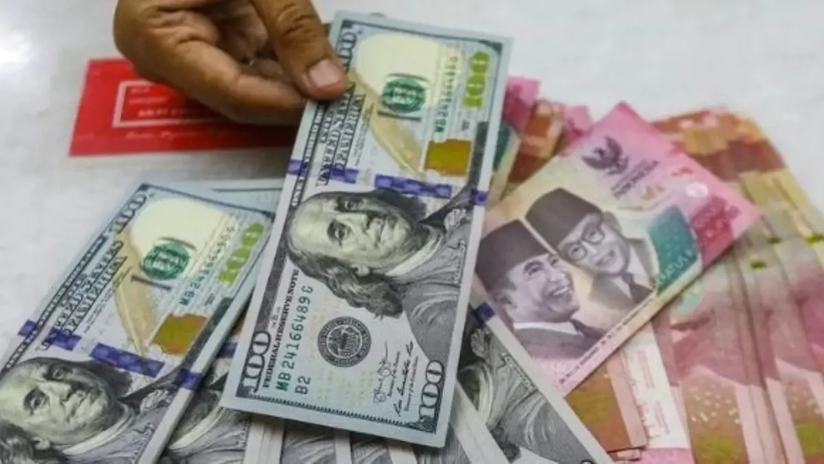 Rupiah melemah ke Rp17.677 per dolar AS pada Jumat pagi. (JawaPos.com)