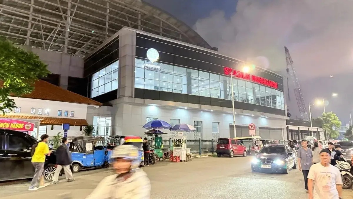 Stasiun Manggarai terus diperkuat sebagai pusat integrasi transportasi Jabodetabek. (Antara)