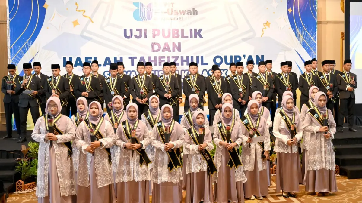 Sebanyak 47 siswa kelas IX SMPIT Al Uswah Banyuwangi mengikuti perpisahan, Uji Publik, dan Haflah Tahfizhul Qur’an di Aston Hotel Banyuwangi. (Ramada Kusuma/Radar Banyuwangi)
