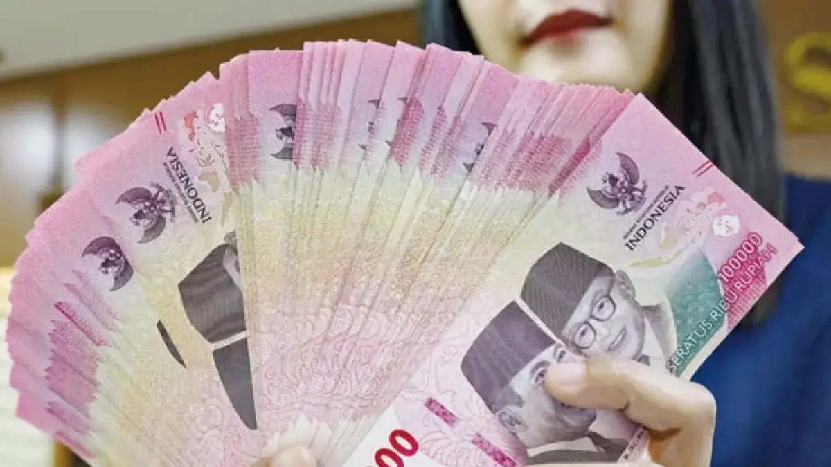 Dolar AS menguat ke level Rp17.717 pada perdagangan Senin pagi. (Riau Pos)