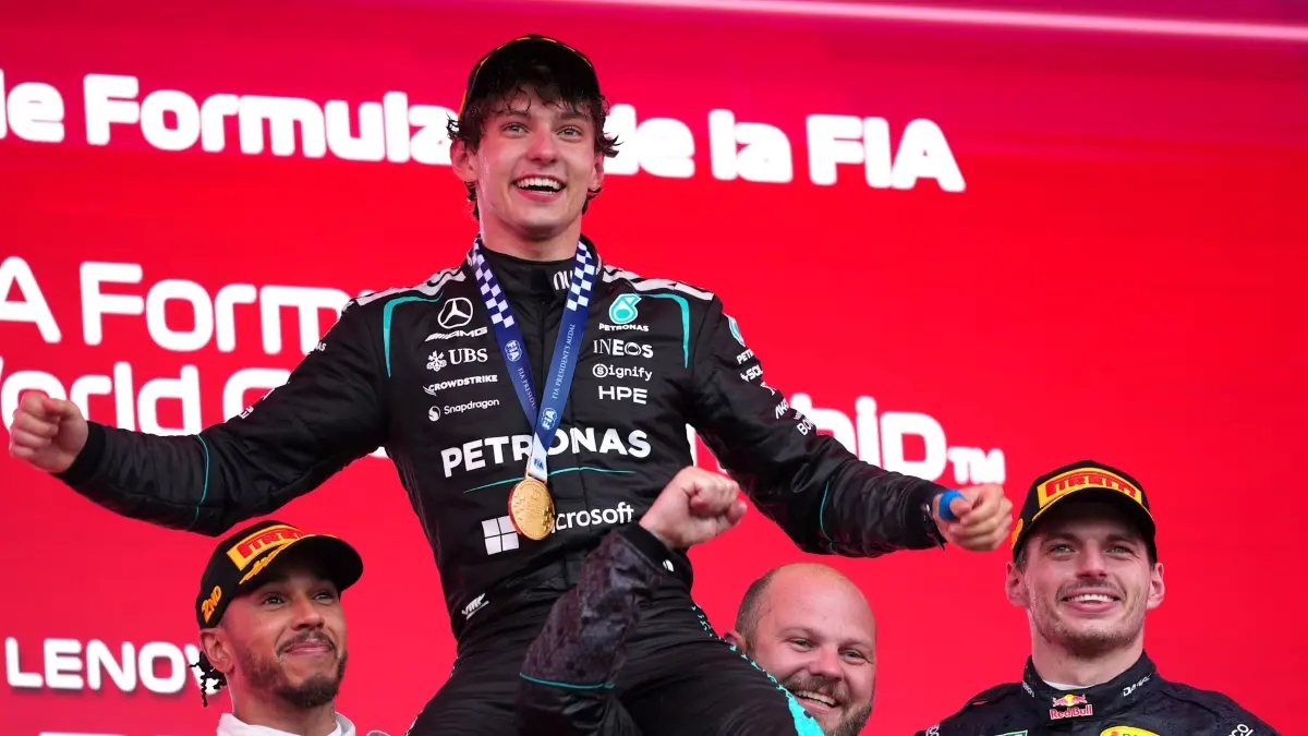 Kimi Antonelli memenangkan F1 GP Kanada 2026 setelah duel panas melawan George Russell. (F1)