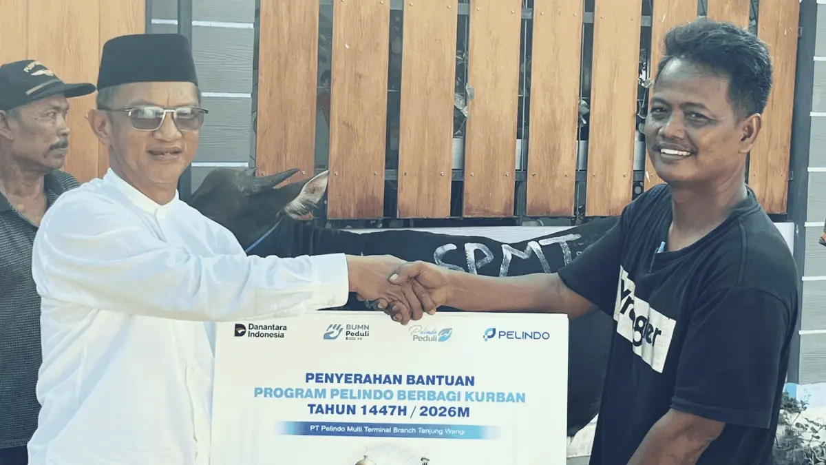 PT Pelindo Multi Terminal Branch Tanjung Wangi menyalurkan bantuan hewan qurban untuk masyarakat Desa Ketapang, Kecamatan Kalipuro, Banyuwangi. (Istimewa)