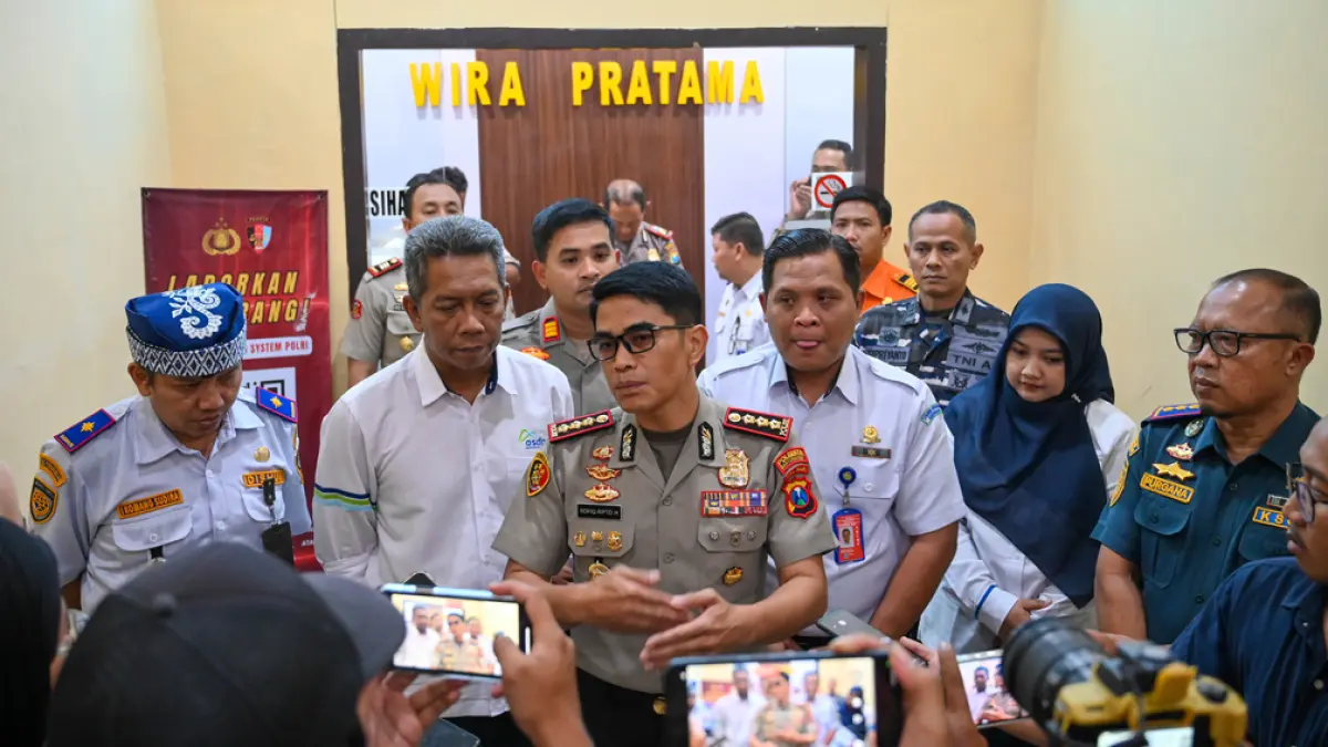 WAWANCARA: Kapolresta Kombespol Rofiq Ripto Himawan bersama stakeholder pelabuhan usai rakor di Polresta Banyuwangi, Senin (25/5). (Ramada Kusuma/Radar Banyuwangi)