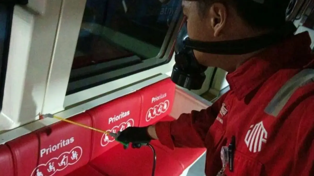 KAI rutin melakukan pest control dan fumigasi pada LRT Jabodebek. (Antara)