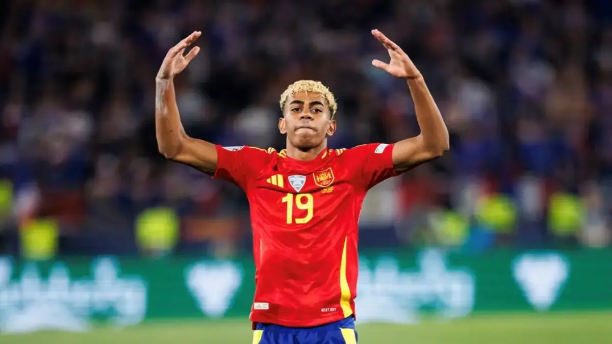 Lamine Yamal menjadi salah satu dari delapan pemain Barcelona yang dipanggil untuk memperkuat Timnas Spanyol. (FIFA)