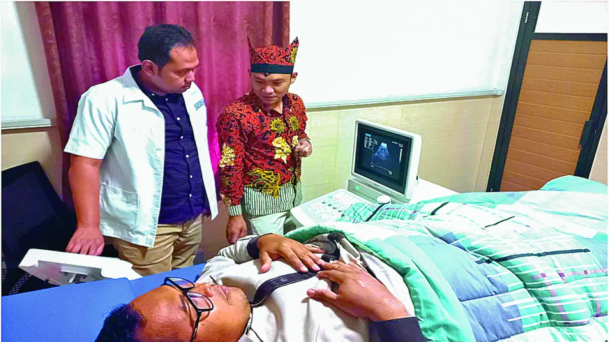 PELAYANAN: Tindakan ESWL bersama dokter spesialis urologi RSI Fatimah Banyuwangi.(RSI Fatimah Untuk Raba)
