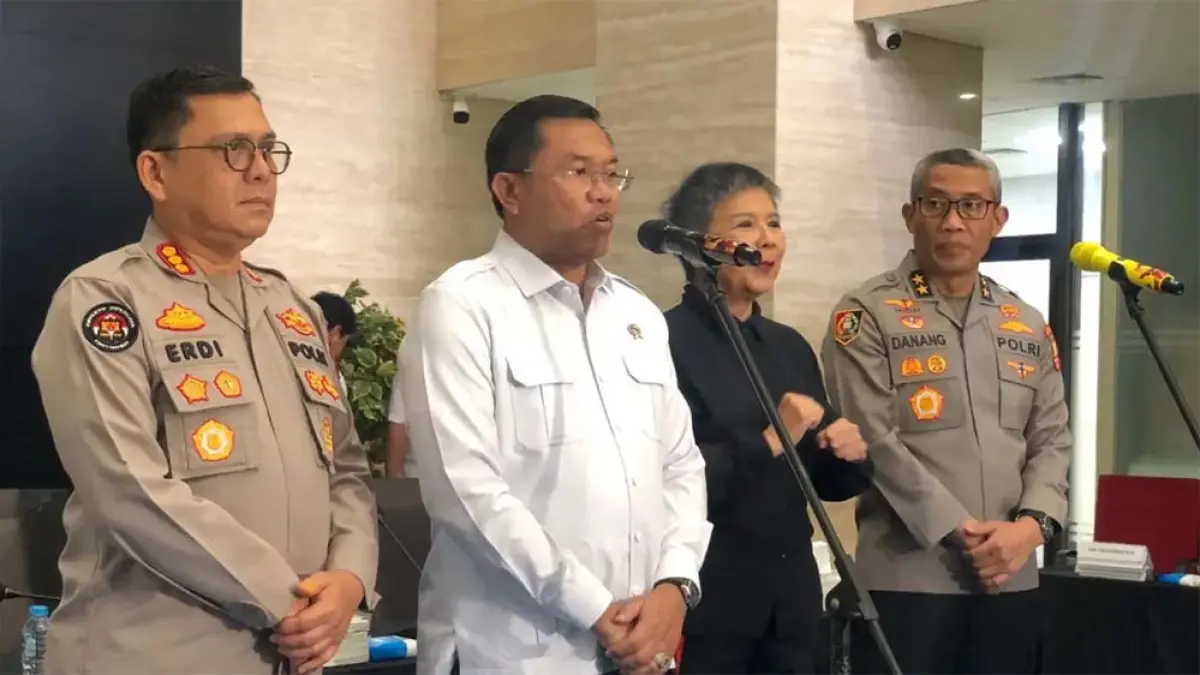 Wakil Kepala BGN Sony Sonjaya mendatangi Gedung Bareskrim Polri, Jakarta Selatan (Jaksel), pada Senin (25/5). Dia datang untuk berkoordinasi dengan Bareskrim Polri terkait dugaan praktik jual beli titik SPPG. (Sahrul Yunizar/JawaPos.com)