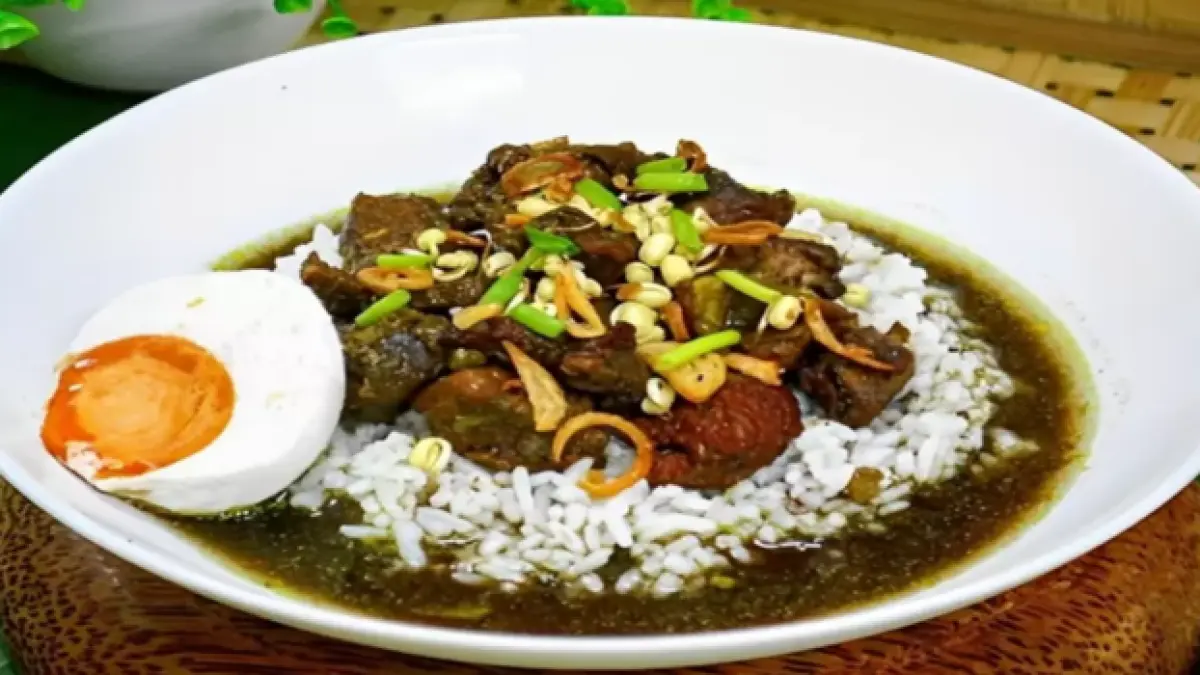 Ilustrasi Pecel Rawon khas Jawa Timur. (Instagram pribadi depot_mak_ay)