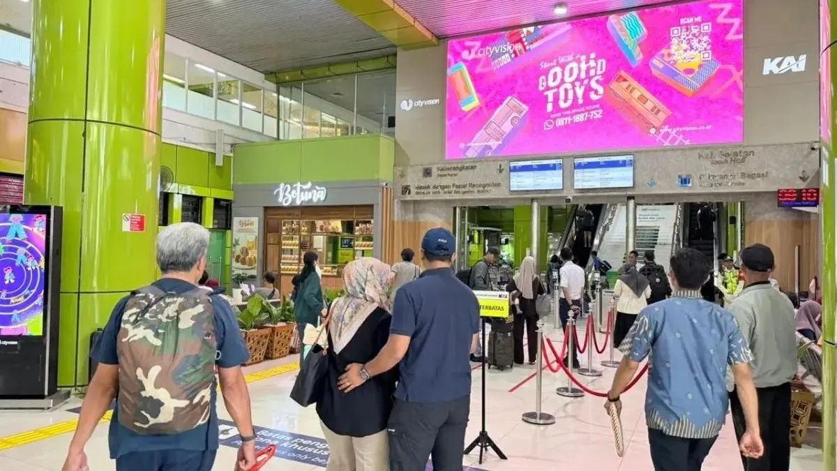 KAI mencatat penjualan 783.399 tiket kereta api selama libur panjang Iduladha dan Hari Lahir Pancasila 2026. (Antara)